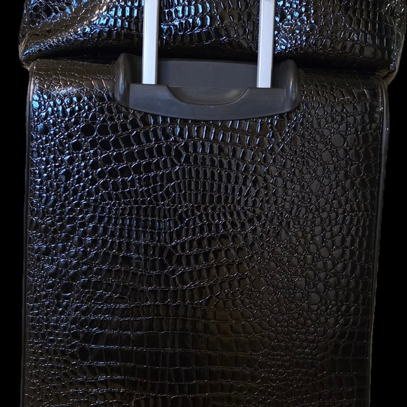 Kathy Van Zeeland Black Crocodile Embossed Rolling Suitcase + Laptop Bag - Picture 2 of 11